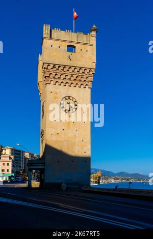 La Torre Leon Pancado ou Torre della Quarda, communément appelée 'Torretta', est une tour médiévale située sur le port de Savona, Ligurie, Italie. Banque D'Images