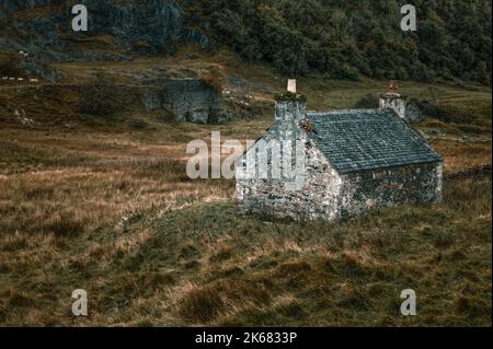 Ancien chalet d'ouvriers de carrière et four à chaux à Sailéan sur la côte ouest de Lismore, Argyll, Écosse Banque D'Images