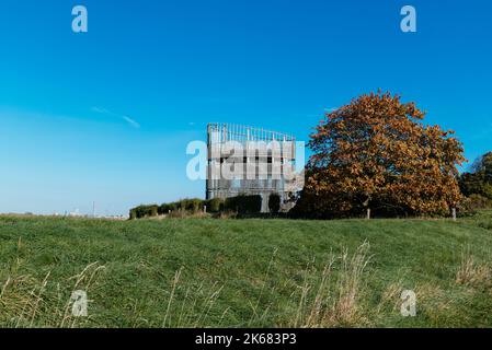 Tour d'observation au bord du Tidepolder dans la réserve naturelle de la Lune plate près de Bremerhaven Banque D'Images