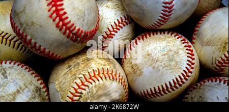 Pile ou pile de balles de baseball pour jouer à des jeux Banque D'Images