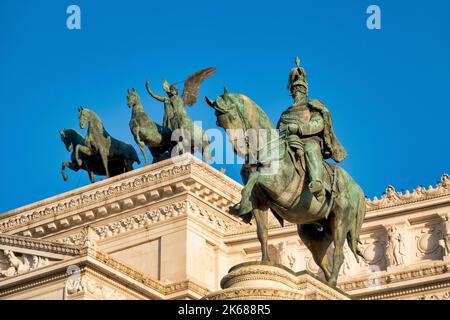 Sculpture équestre de Vittorio Emanuele II et de la déesse Victoria à l'intérieur de l'Altare della Patria, Rome Italie Banque D'Images