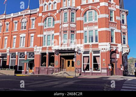 Le célèbre hôtel Strater, ouvert en 1887, entrée principale sur main Avenue dans le quartier historique du centre-ville de Durango, Colorado, Etats-Unis. Banque D'Images