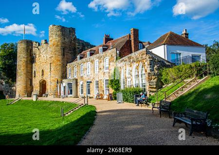 Château de Tonbridge et manoir. Kent. (Face sud) Banque D'Images