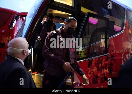 Virgile van Dijk, de Liverpool, arrive pour le groupe de la Ligue des champions de l'UEFA A au stade Ibrox, à Glasgow. Date de la photo: Mercredi 12 octobre 2022. Banque D'Images