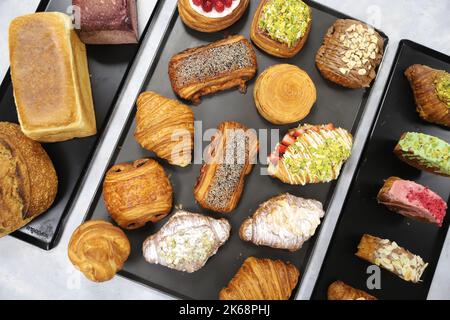 Croissant au beurre frais et sandwich au croissant Banque D'Images