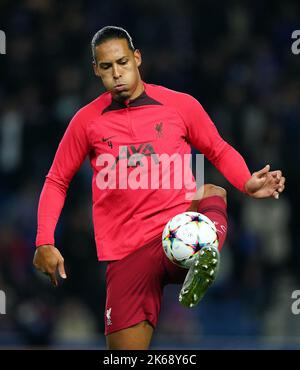 Virgile van Dijk de Liverpool se réchauffe avant le match de l'UEFA Champions League Group A au stade Ibrox de Glasgow. Date de la photo: Mercredi 12 octobre 2022. Banque D'Images