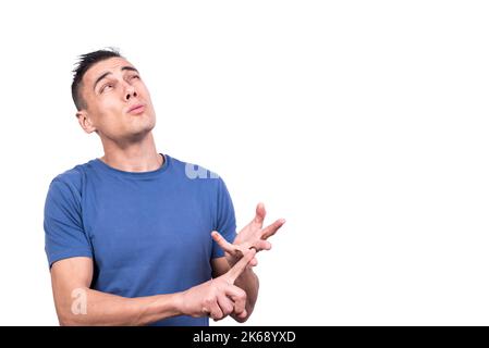 Homme avec l'expression de la concentration tout en comptant avec ses doigts Banque D'Images