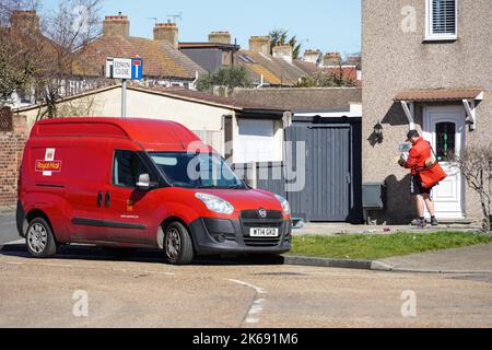 Royal Mail Postman at Work, Angleterre Royaume-Uni Royaume-Uni Banque D'Images