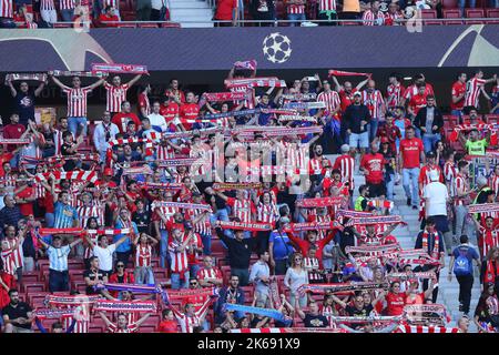 Madrid, Espagne. 12th octobre 2022. Les fans avant le match lors du match de la Ligue des champions 4 entre l'Atlético de Madrid et le Club Brugge au stade Civitas Metropolitano de Madrid, en Espagne, sur 12 octobre 2022. Crédit : Edward F. Peters/Alay Live News Banque D'Images