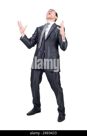 Homme d'affaires en costume criant en studio. Arrière-plan blanc. Banque D'Images