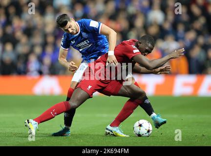 Antonio Colak des Rangers et Ibrahima Konate de Liverpool se battent pour le ballon lors du match a du groupe de la Ligue des champions de l'UEFA au stade Ibrox, à Glasgow. Date de la photo: Mercredi 12 octobre 2022. Banque D'Images