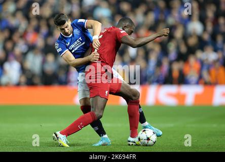 Antonio Colak des Rangers et Ibrahima Konate de Liverpool se battent pour le ballon lors du match a du groupe de la Ligue des champions de l'UEFA au stade Ibrox, à Glasgow. Date de la photo: Mercredi 12 octobre 2022. Banque D'Images