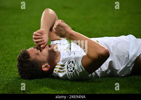 Pilsen, République tchèque. 12th octobre 2022. Football: Ligue des Champions, Viktoria Plzen - Bayern Munich, Groupe de stade, Groupe C, Matchday 4 au Doosan Arena, Benjamin Pavard de Munich est blessé sur le terrain. Credit: Peter Kneffel/dpa/Alay Live News Banque D'Images