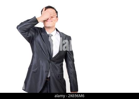 Adulte surpris homme en costume couvert les yeux avec la main Banque D'Images