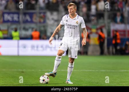 Varsovie, Pologne. 11th octobre 2022. Toni Kroos du Real Madrid en action lors du match du groupe de la Ligue des champions de l'UEFA entre le FC Shakhtar Donetsk et le Real Madrid au Maréchal Jozef Pilsudski Legia Warsaw Municipal Stadium. Note finale; FC Shakhtar Donetsk 1:1 Real Madrid. Crédit : SOPA Images Limited/Alamy Live News Banque D'Images