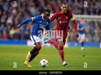 La mode des Rangers Sakala et Virgile van Dijk de Liverpool lors du match a de l’UEFA Champions League Group au stade Ibrox de Glasgow. Date de la photo: Mercredi 12 octobre 2022. Banque D'Images