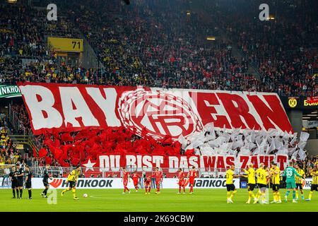 Dortmund, Allemagne. 17th septembre 2022. Firo : 08.10.2022, football, football, 1st ligue, 1st Bundesliga, Saison 2022/2023, BVB Borussia Dortmund - FC Bayern Munich Muenchen Bayern - vous êtes ce qui paye, chorégraphie, courbe de ventilateur, bloc de ventilateur, crédit: dpa/Alamy Live News Banque D'Images