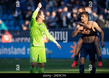 Bochum dernière jubilation, de gauche à droite goalwart Manuel RIEMANN (BO), Anthony LOSILLA (BO) et Simon ZOLLER (BO), jubilation, applaudissements, joie, encouragements, Football 1st Bundesliga, 9th match day, VfL Bochum (BO) - Eintracht Frankfurt (F) 3: 0, on 8 octobre 2022 à Bochum/Allemagne. #La réglementation DFL interdit toute utilisation de photographies comme séquences d'images et/ou quasi-vidéo # © Banque D'Images