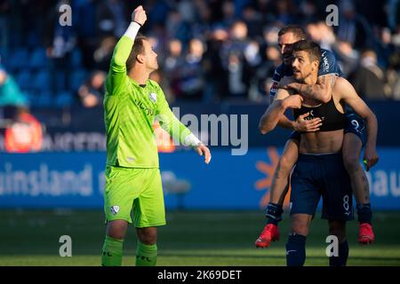 Bochum dernière jubilation, de gauche à droite goalwart Manuel RIEMANN (BO), Anthony LOSILLA (BO) et Simon ZOLLER (BO), jubilation, applaudissements, joie, encouragements, Football 1st Bundesliga, 9th match day, VfL Bochum (BO) - Eintracht Frankfurt (F) 3: 0, on 8 octobre 2022 à Bochum/Allemagne. #La réglementation DFL interdit toute utilisation de photographies comme séquences d'images et/ou quasi-vidéo # © Banque D'Images