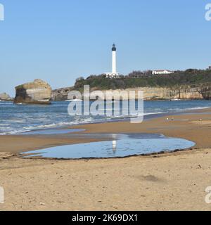 Biarritz, France - 15 janvier 2023 : vues d'hiver sur le Phare de Biarritz et la Grand Plage Banque D'Images