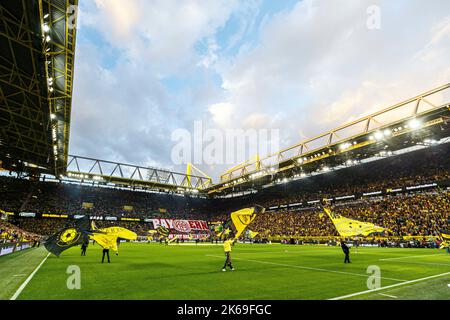 Dortmund, Allemagne. 17th septembre 2022. Firo : 10/08/2022, football, 1st ligue, 1st Bundesliga, Saison 2022/2023, BVB Borussia Dortmund - FC Bayern Munich Muenchen signal Iduna Stadion avec FC Bayern Munich chorégraphie courbe de ventilateur, bloc de ventilateur, crédit: dpa/Alamy Live News Banque D'Images