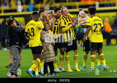 Dortmund, Allemagne. 17th septembre 2022. Firo : 10/08/2022, football, 1st ligue, 1st Bundesliga, Saison 2022/2023, BVB Borussia Dortmund - FC Bayern Munich l'équipe de Borussia Dortmund dernière jubilation, émotion, jubilation, crédit: dpa/Alamy Live News Banque D'Images