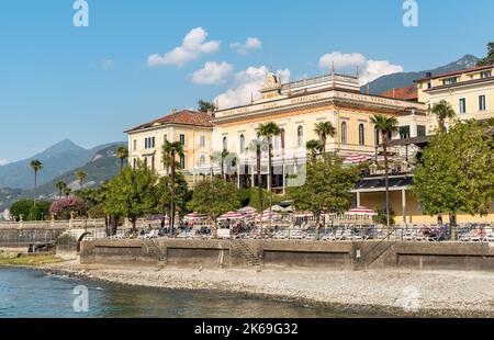 Bellagio, Lombardie, Italie - 5 septembre 2022: Vue sur le Grand Hôtel de luxe Villa Serbelloni avec piscine sur la rive du lac de Côme. Banque D'Images