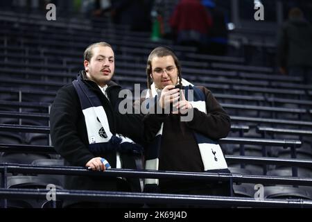 Londres, Royaume-Uni. 12th octobre 2022. Les supporters de Tottenham lors du match de la Ligue des champions de l'UEFA au stade Tottenham Hotspur de Londres. Le crédit photo devrait se lire: David Klein/Sportimage crédit: Sportimage/Alay Live News Banque D'Images