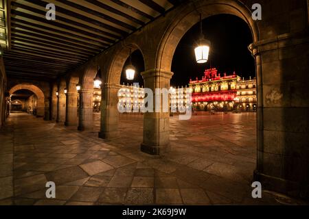 Plaza Mayor de Salamanca el dia de la Hispanidad Banque D'Images