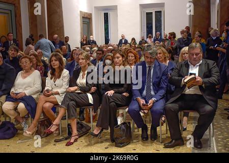 Rome, Italie. 12th octobre 2022. Les gens écoutent les discours lors de la présentation du livre 'le catène della destra (les chaînes de droite)', écrit par le directeur du journal 'il Foglio' Claudio Cerasa. Crédit : SOPA Images Limited/Alamy Live News Banque D'Images