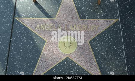 Los Angeles, Californie, États-Unis 11th octobre 2022 Une vue générale de l'atmosphère d'Angela Lansbury Hollywood Walk of Fame Star with Flowers on 11 octobre 2022 à Los Angeles, Californie, États-Unis. Photo par Barry King/Alay stock photo Banque D'Images