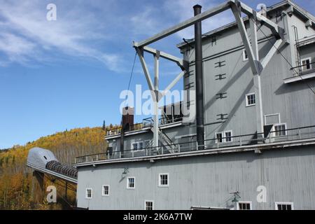 Drague numéro 4 près de Dawson City, territoire du Yukon, Canada. Banque D'Images