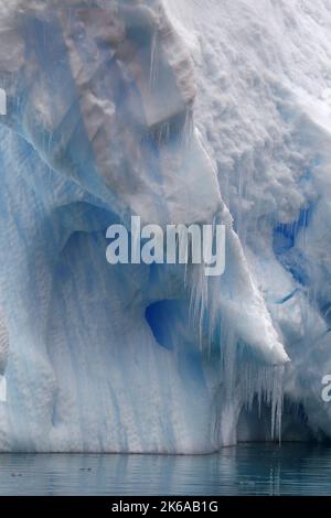 Iceberg de la baie de Pleneau, Antarctique. Banque D'Images