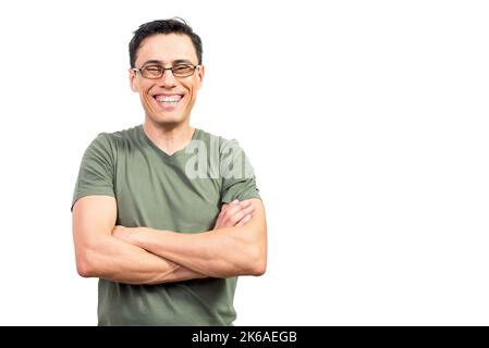 Homme joyeux dans des lunettes regardant l'appareil photo avec le sourire Banque D'Images