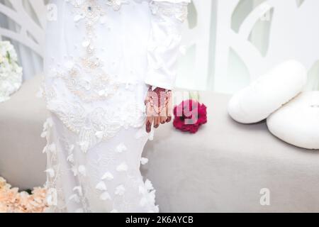 Le henné de mariée malais sculpté est magnifique et unique. Mise au point sélective. Banque D'Images