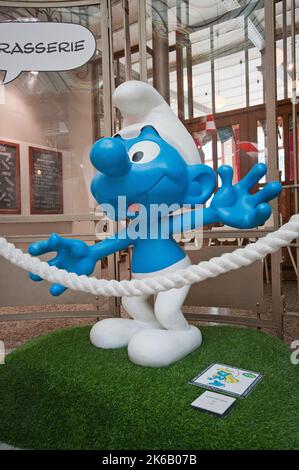 Statue de Smurf (personnage créé par Peyo en 1958), Musée d'Art Comique, Bruxelles Banque D'Images
