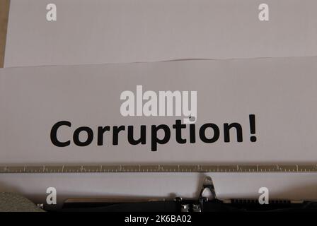 Mots émotifs affichés sur une machine à écrire Banque D'Images