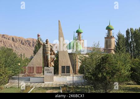 Monument de la Seconde Guerre mondiale, Bokonbaevo, région d'Issyk Kul, Kirghizistan, Asie centrale Banque D'Images