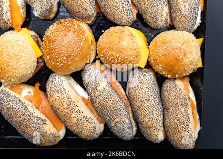 Des petits sandwiches frais et goûtés comme arrière-plan Banque D'Images