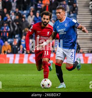 Glasgow, Angleterre . 12th octobre 2022. Mohamed Salah de Liverpool a chaseille James Tavernier des Rangers pendant le match de groupe de la Ligue des champions hommes entre Rangers et Liverpool au stade Ibrox, Glasgow (Karl W Newton/SPP) Credit: SPP Sport Press photo. /Alamy Live News Banque D'Images