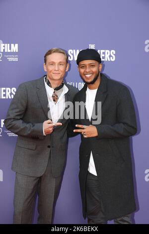 Matthias Schweighofer et Elmi Rashid Elmi assistent à la première du film « les nageurs » lors du BFI London film Festival 2022 Banque D'Images