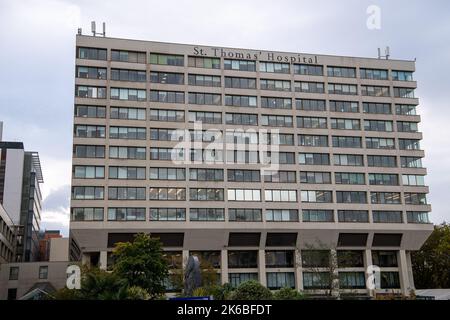 Westminster, Londres, Royaume-Uni. 12th octobre 2022. Hôpital St Thomas de Westminster. Le nombre de cas positifs de Covid-19 a augmenté de 21,8 % pour la semaine allant jusqu'au 1 octobre 2022, ce qui exerce une pression encore plus importante sur les hôpitaux. Le NHS a également émis une alerte ambre pour une faible quantité de sang car les stocks actuels sont suffisants pour durer deux jours. Crédit : Maureen McLean/Alay Live News Banque D'Images