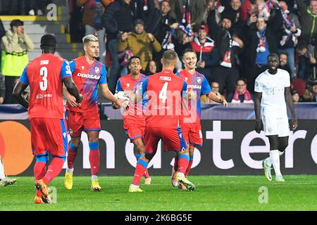 Pilsen, République tchèque. 12th octobre 2022. Les joueurs de Plzen fêtent lors du match de la ligue des champions de football Viktoria Plzen vs Bayern de Munich à Plzen, République Tchèque, 12 octobre 2022. Crédit: Miroslav Chaloupka/CTK photo/Alamy Live News Banque D'Images