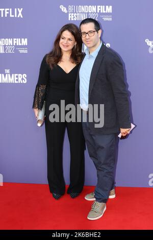 Les invités assistent à la première du film « les nageurs » lors du BFI London film Festival 2022 Banque D'Images