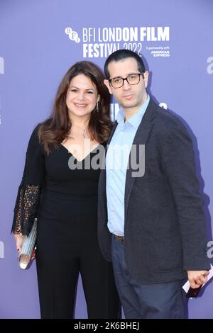 Les invités assistent à la première du film « les nageurs » lors du BFI London film Festival 2022 Banque D'Images