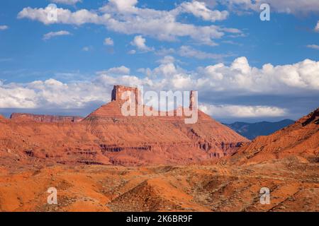 Le Rectory, à gauche, et Castle Rock ou la Castleton Tower, formations rocheuses de grès près de Moab, Utah. Banque D'Images