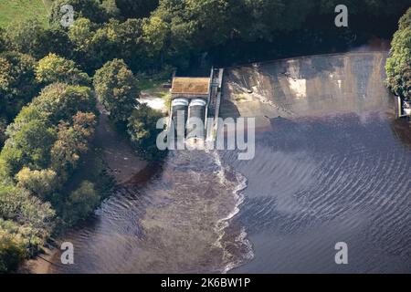 Photographie aérienne de Totnes Weir Hydro sur la rivière Dart, Devon Banque D'Images