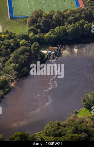 Photographie aérienne de Totnes Weir Hydro sur la rivière Dart, Devon Banque D'Images