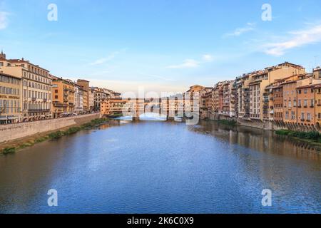 FLORENCE, ITALIE - 12 SEPTEMBRE 2018 : le Vieux Pont (Ponte Vecchio) est un pont sur l'Arno, construit en 1345. Banque D'Images