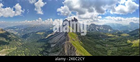 Vue panoramique sur la Seceda dans les Dolomites de Val Gardena, en Italie Banque D'Images
